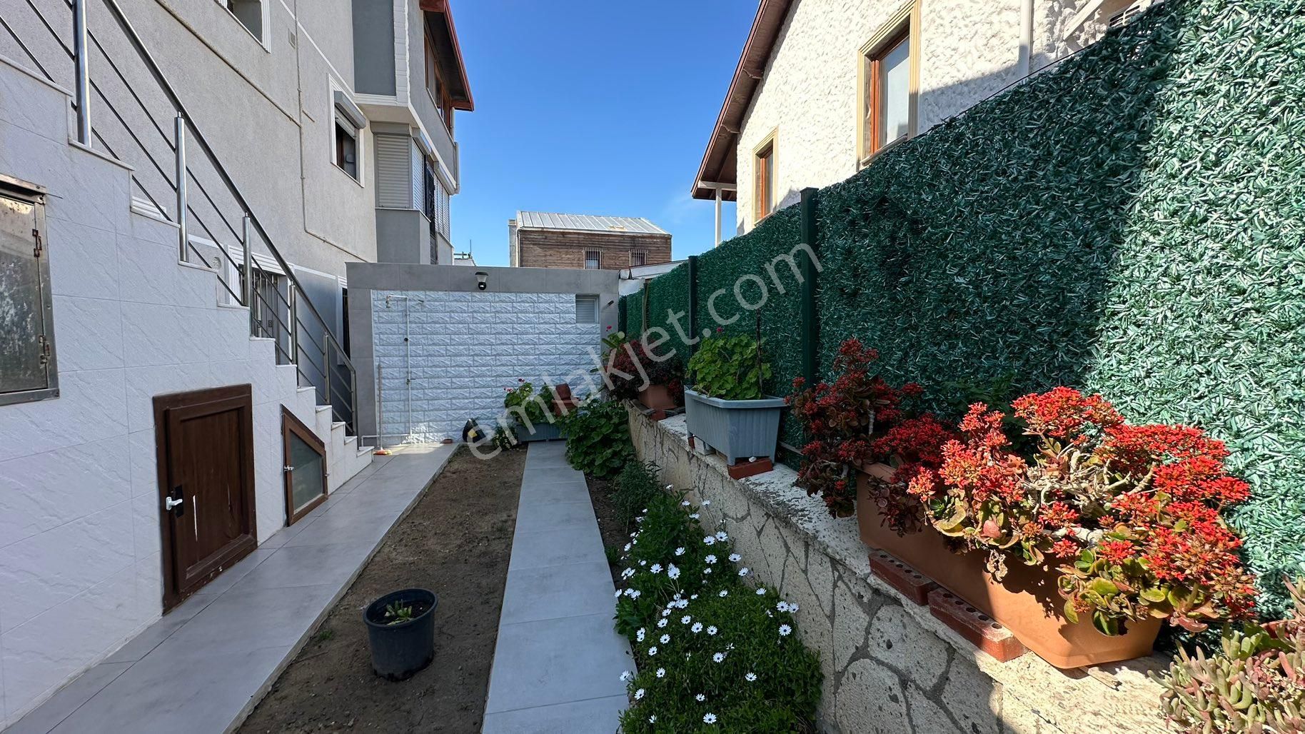 Urla Zeytinalanı Sahilde Deniz Manzaralı Satılık 3 Katlı Villa - Görsel 6