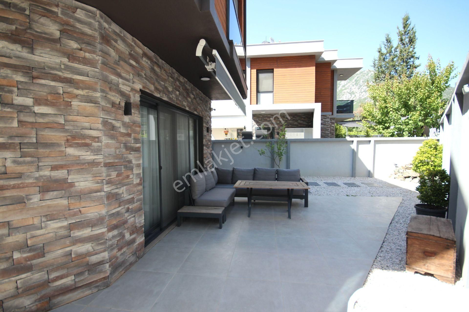 Goldhouse Dan Satılık Villa Yeşilüzümlüde Havuzlu Müstakil 5+1 - Görsel 32