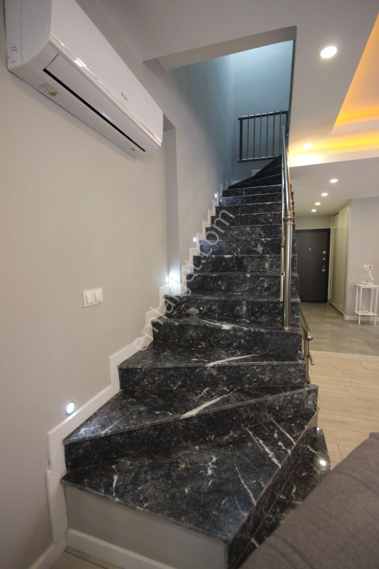 Goldhouse Dan Satılık Villa Yeşilüzümlüde Havuzlu Müstakil 5+1 - Görsel 13