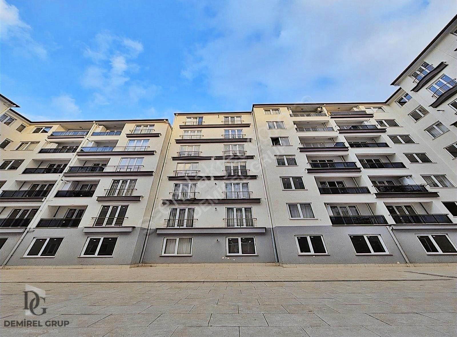 Güvenlikli Site İçi Metrobüse 5 Dk Mesafede Sıfır Daireler !!!!