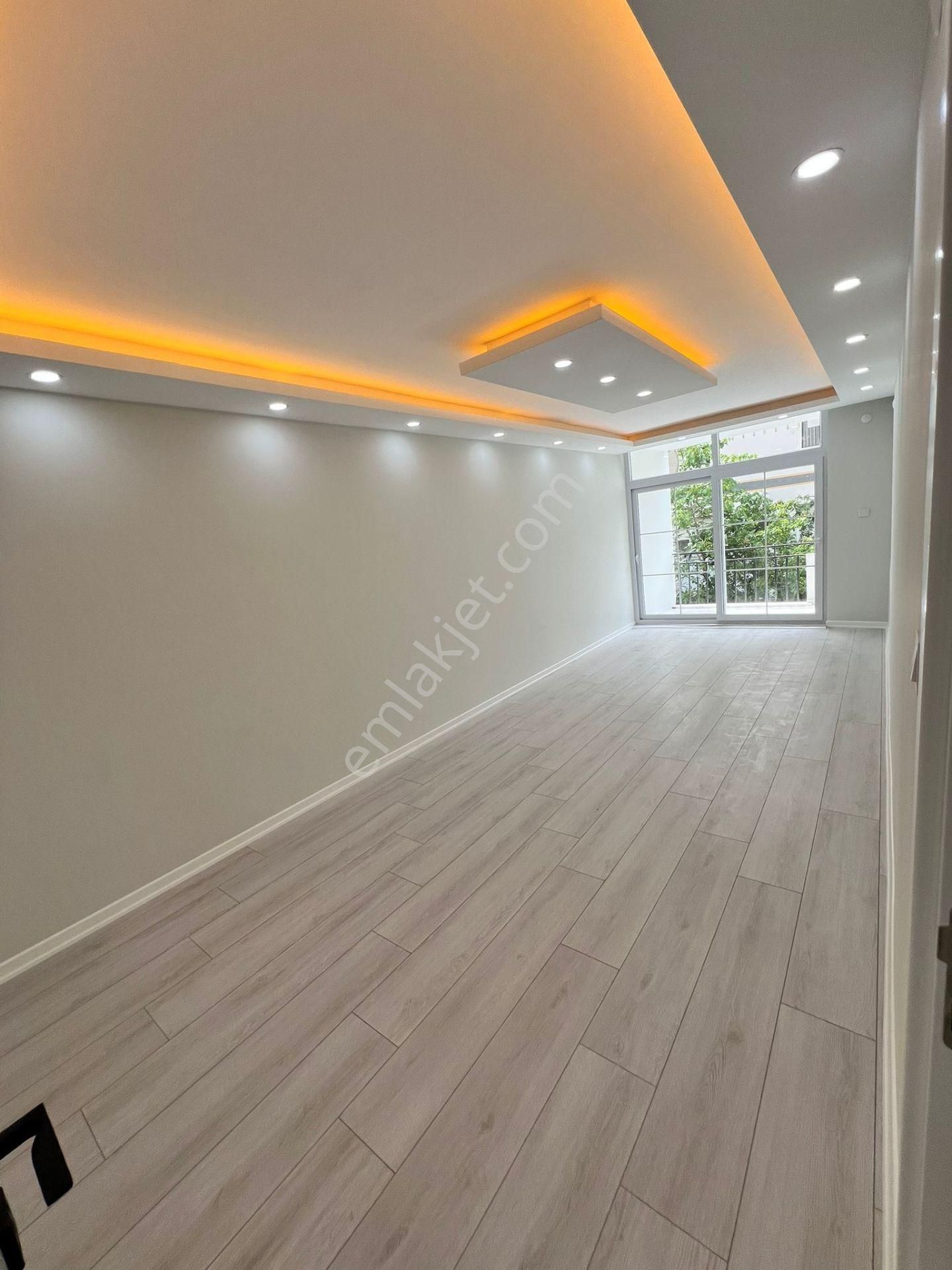 Antalya/ Muratpaşa /üçgen Mahallesi Şaranpol Caddesi Üzerınde Satılık Daire
