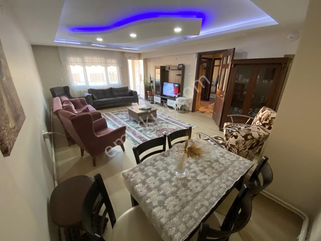 Acil Buca Şirinyer Merkezde 3+1 145m2 Dgazlı Ayrı Mutfak Havadar Ferah Daire