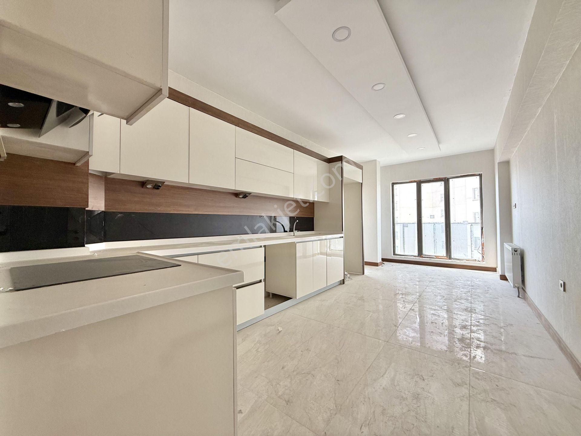 *kalecik Emlak'tan Hastane Yakını Site İçerisinde G.odalı Çift Asansörlü Sıfır 4+1 Daire*