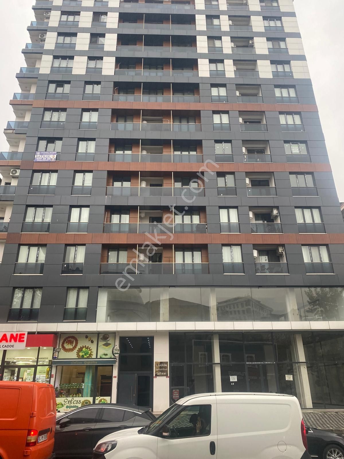 Küçüköy Cadde İstanbul Sitesinde Kapalı Otoparklı /2+1/80m2/5 Kat Satılık Daire