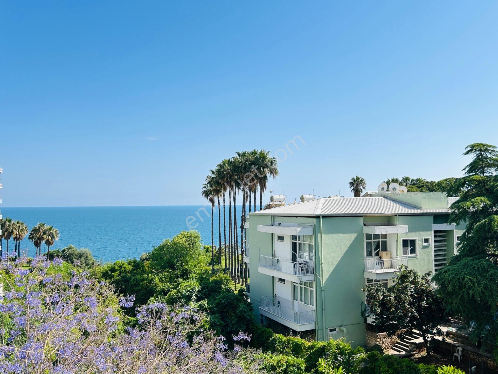 Deniz Manzaralı Konyaaltı Cadde Üzeri 2+1 Arakat 133 M² Daire