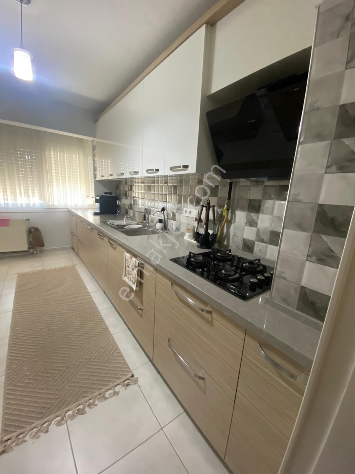 İzmir Karşıyaka Çiğli Ataşehir De Site İçinde 3+1 Doğalgazlı Eşyalı Kiralık Daire