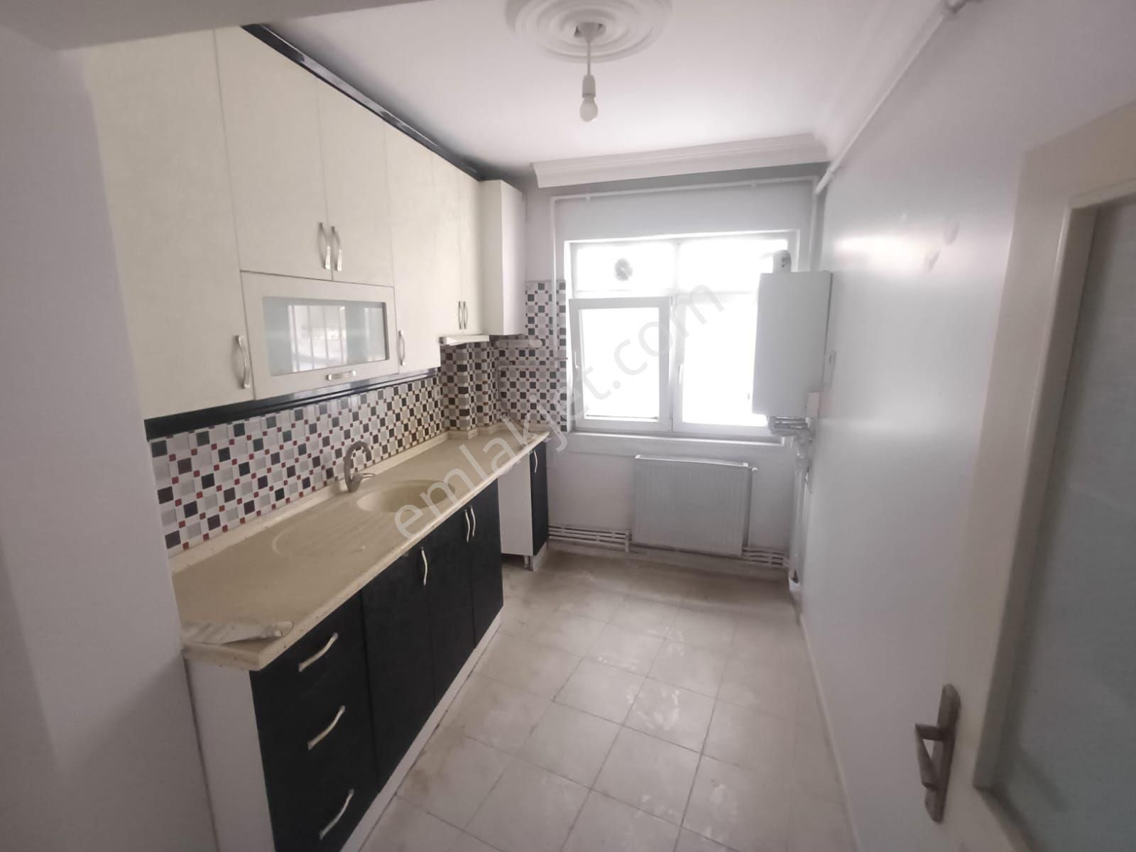 Samsun İlkadım Yenidoğan Mahallesi'nde Doğalgazlı 2+1 Kiralık Daire