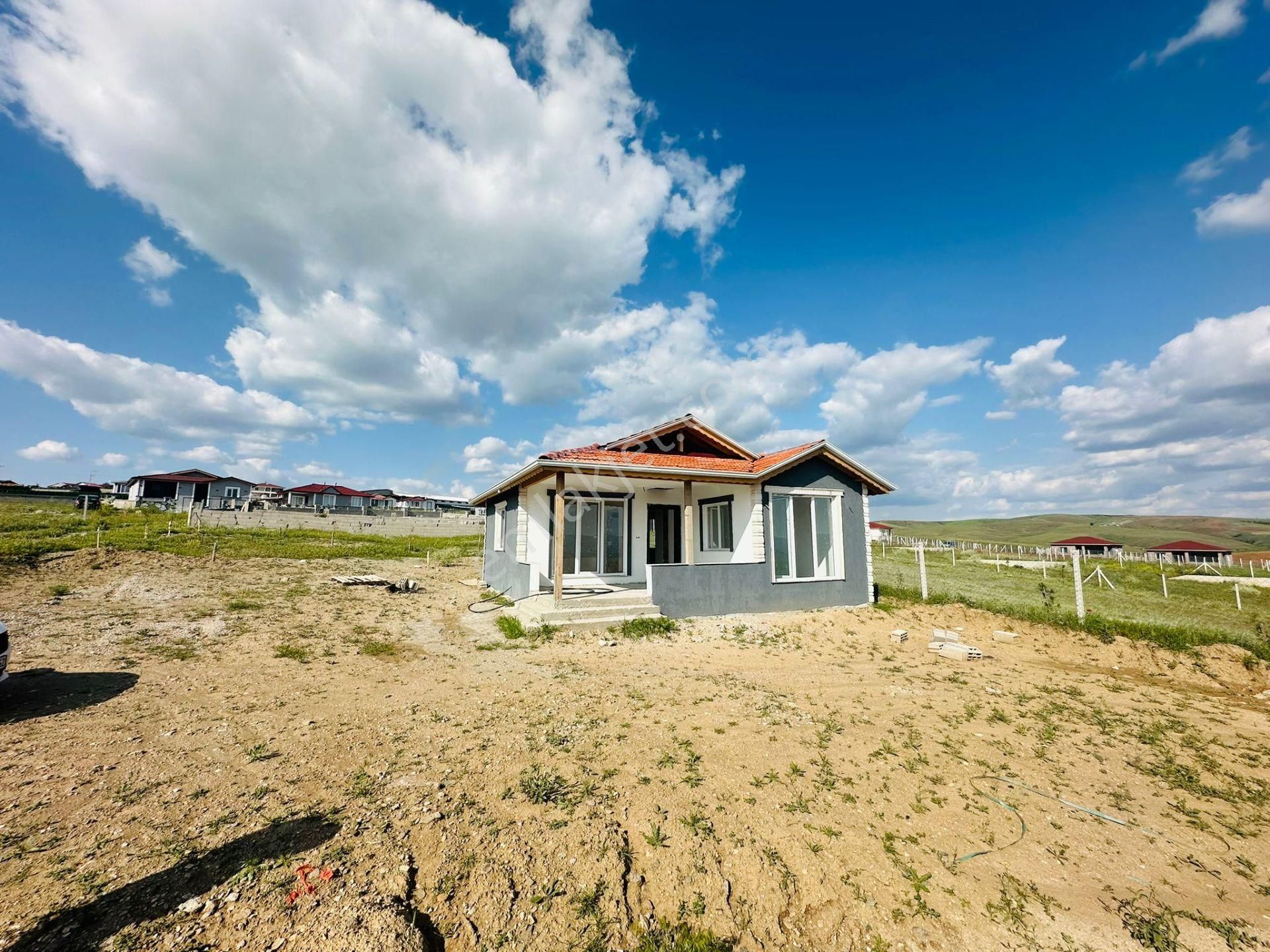 Aydıncık Köyü Markete 500 Metre Otobüs Durağına 500 Mt Yaz Kış Gidilir 400 M2 Satılık Ev'li Bahçe
