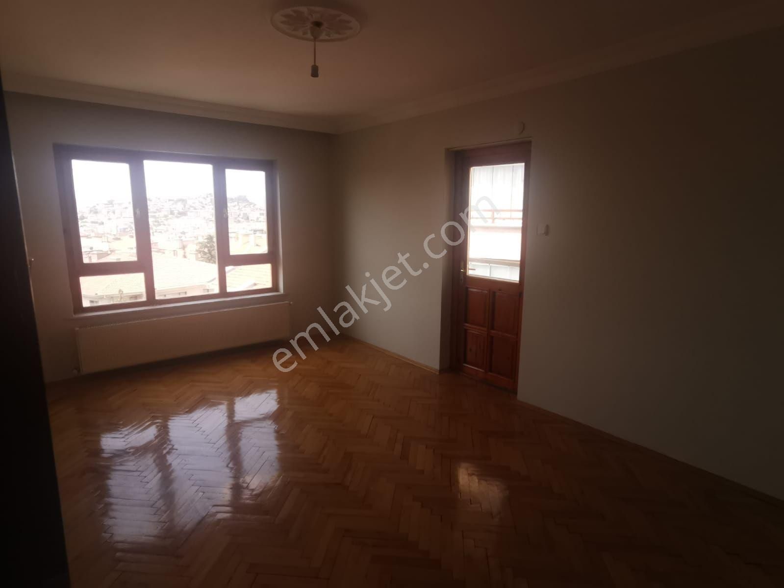 Burak Emlak'dan Kiralık Daire Kurtuluş Şehit Gülersin Sk. 2+1 B.salon Yapılı Arakat