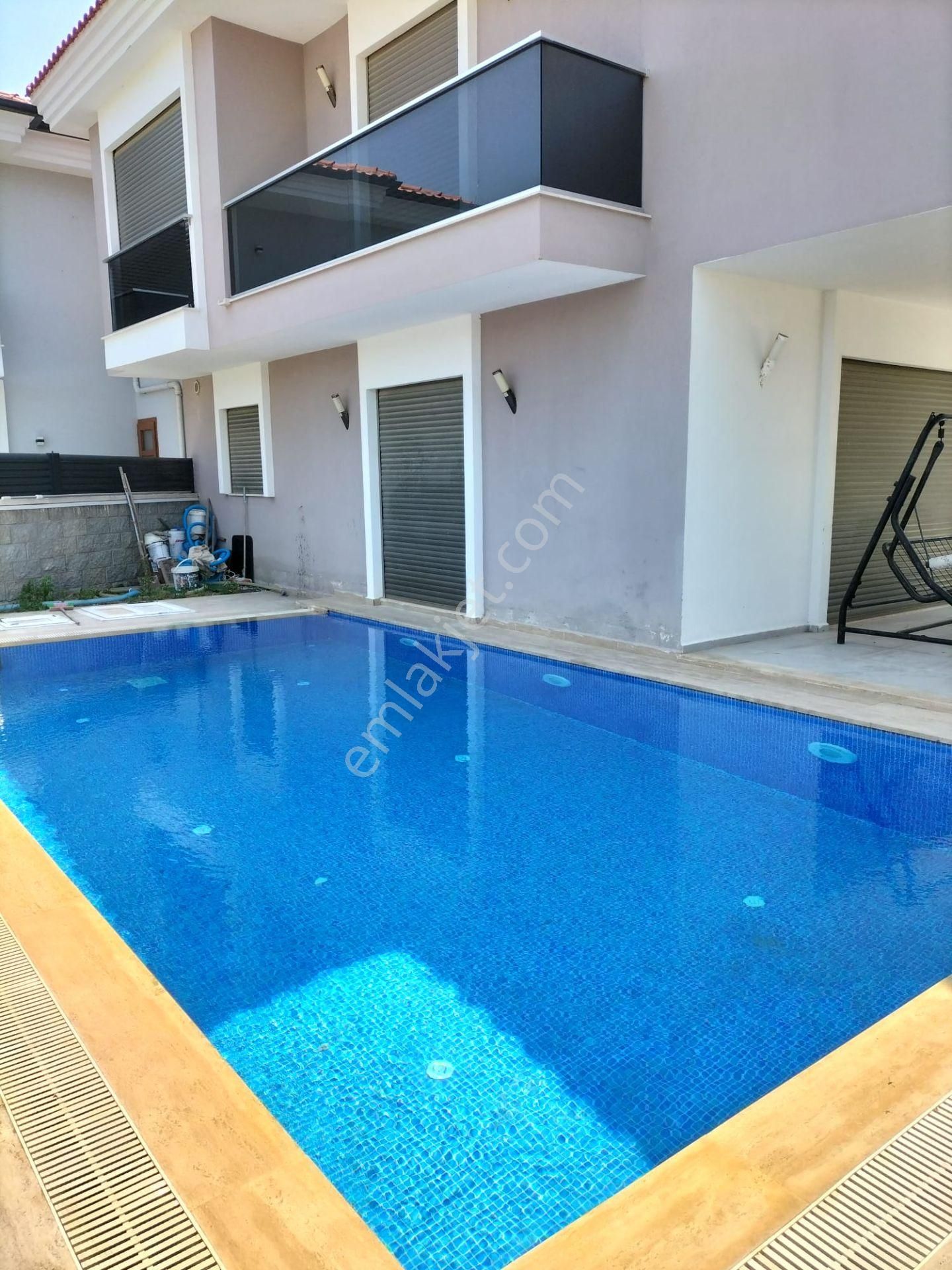 Çeşme Şifne'de Kiralık Müstakil Havuzlu Villa