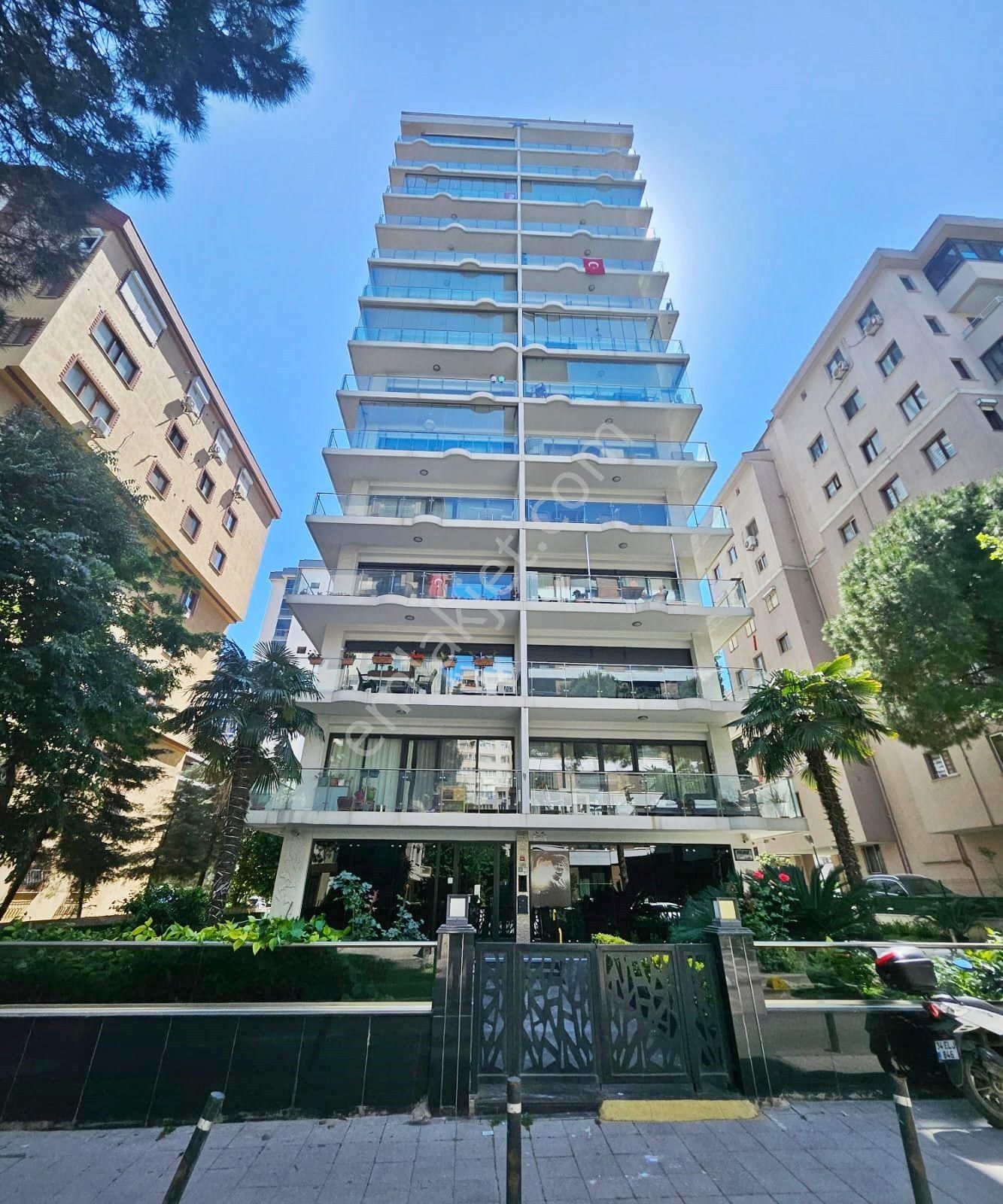 Caddebostan Taşmektepte Bağdat Caddesine Yakın Yeni Binada 3+1 Daire Emlak Masası