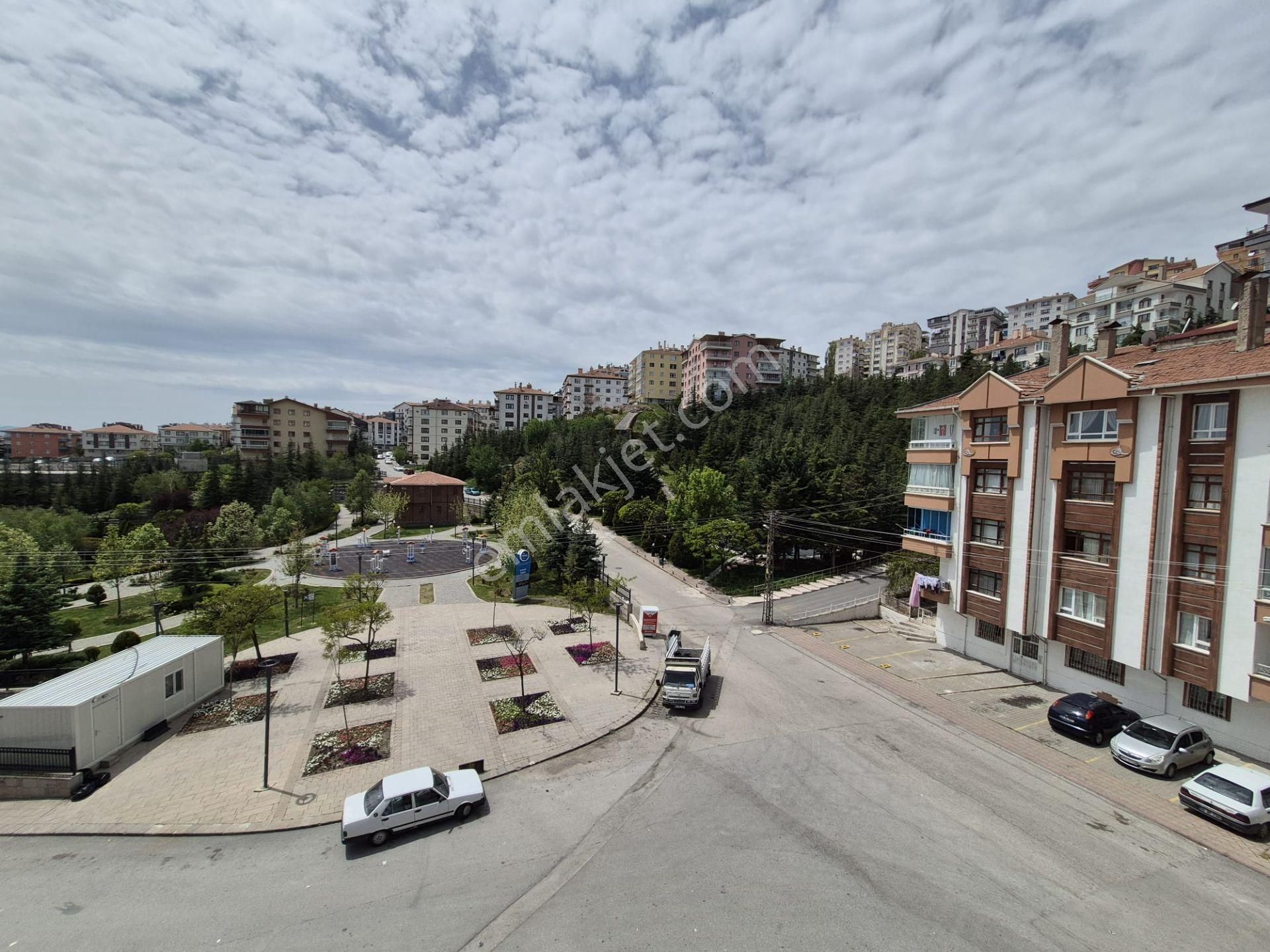 Keçiören Osmangazi' De Park Manzaralı Asansörlü Orta Kat 3+1 Kiralık Daire