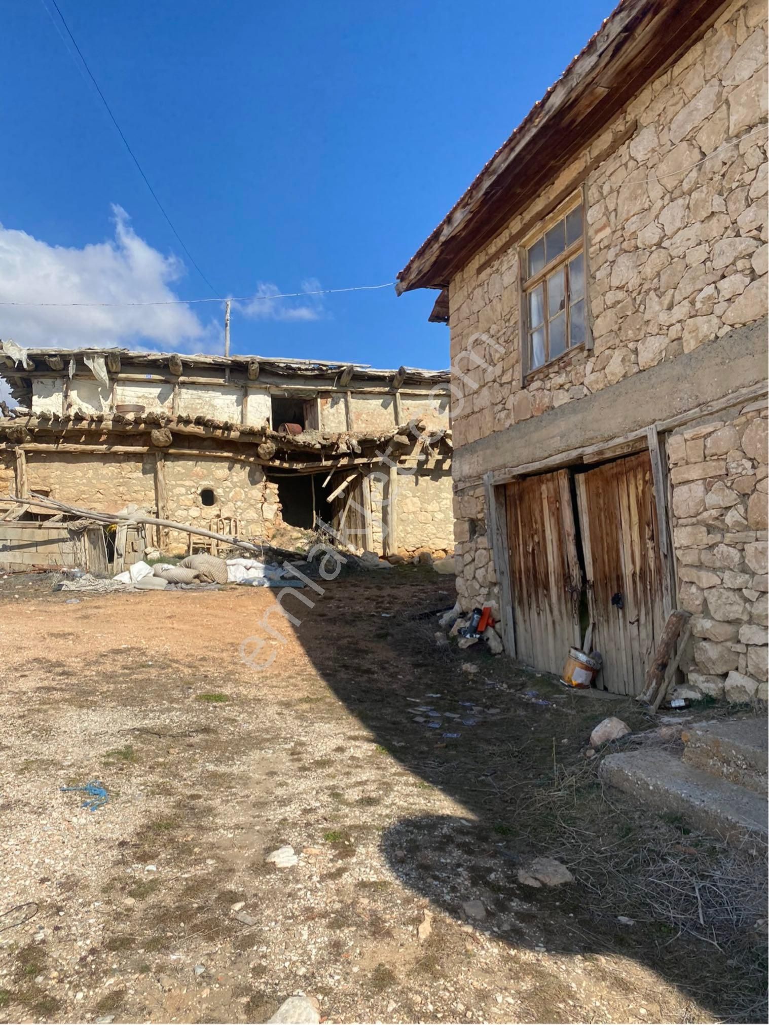 Korkutelide Satlık Köy Evi Ve Besane