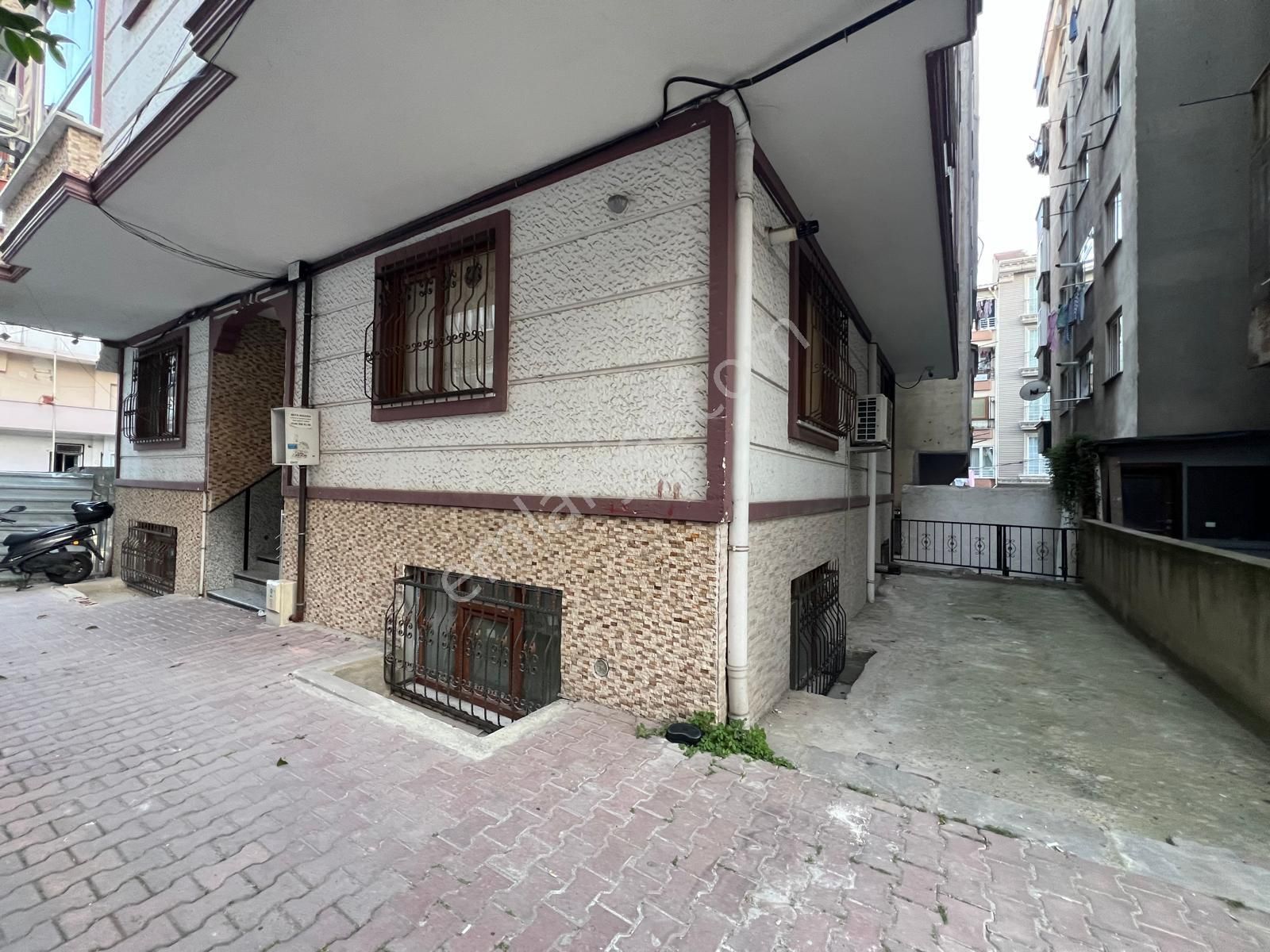 Yenibosna Fevzi Çakmak Mahallesinde Satılık 1+1 Yüksek Giriş Daire