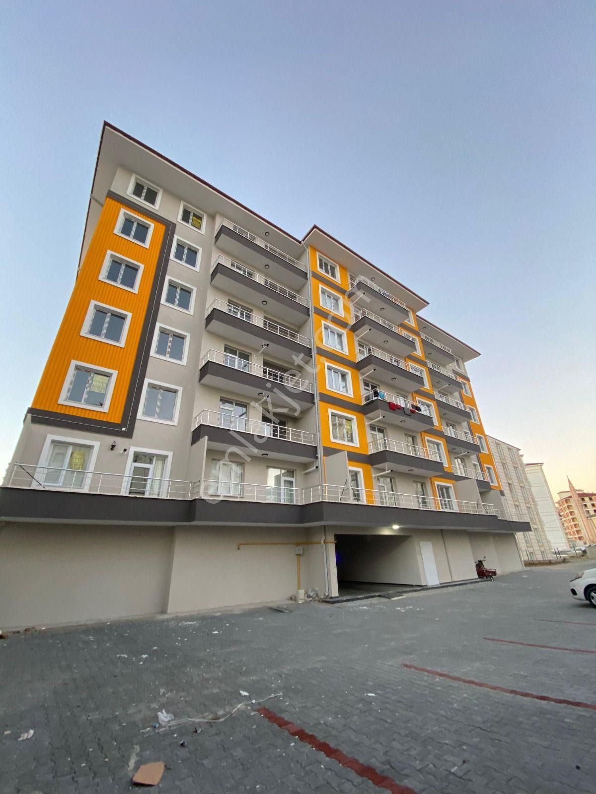Üniversite Yolunda Ara Kat 3+0 Satılık Daire *** Burcu Emlaktan