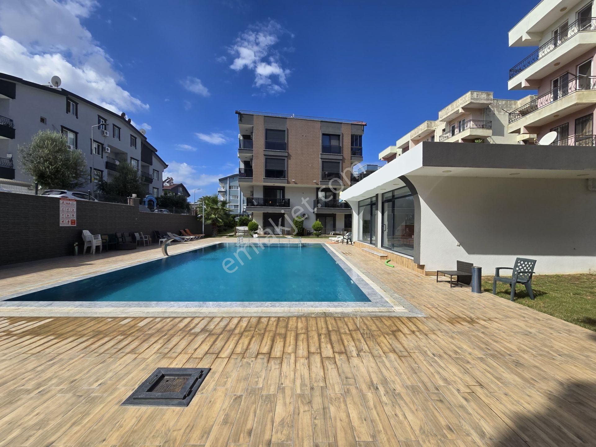 Didim Efeler Merkezde Satılık Havuzlu Lüx Sitede 1+1 Eşyalı-arakat Daire