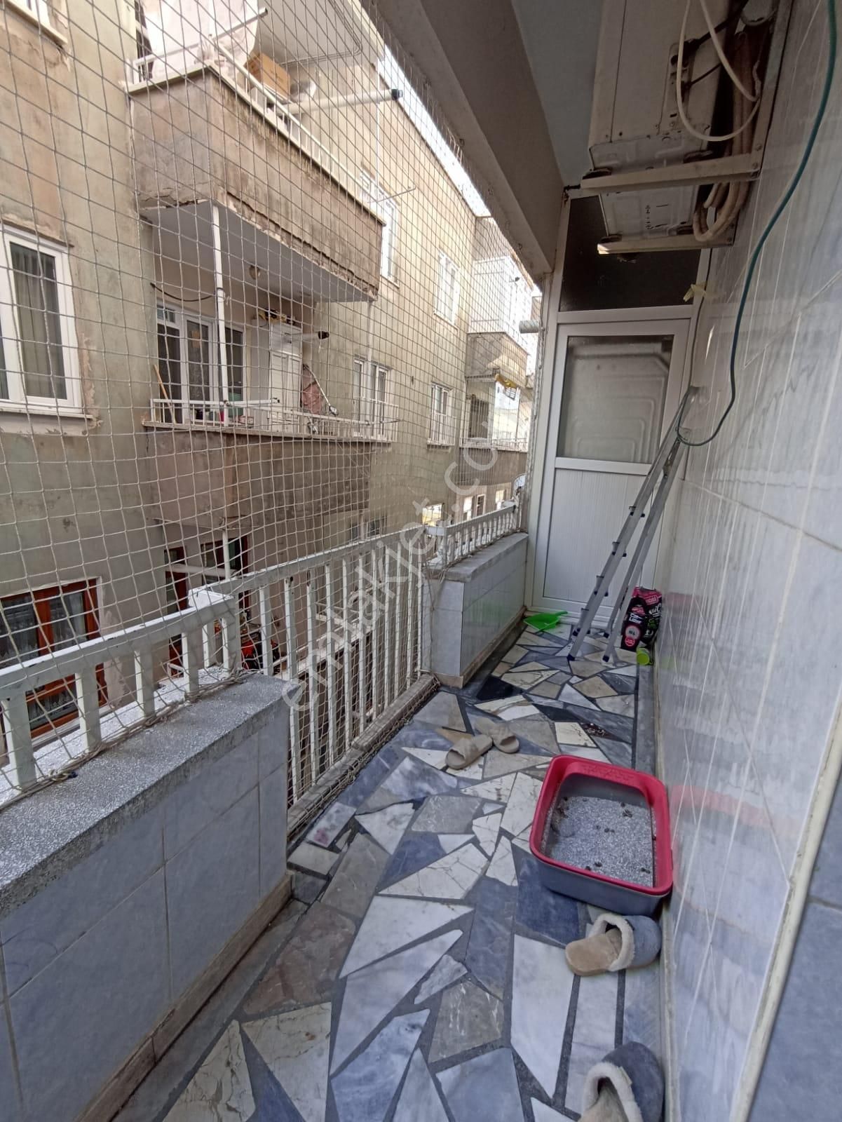 Ofis Kütüphane Sokağında Satılık 3+1 Daire