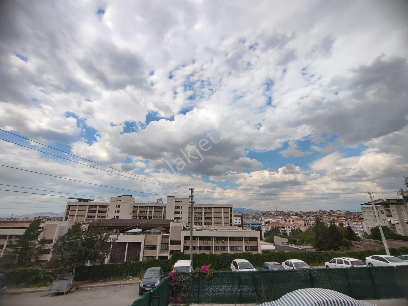 Bozyaka Ssk Hastanesi Arkasında 4+1 Çok Geniş-otoparklı Daire