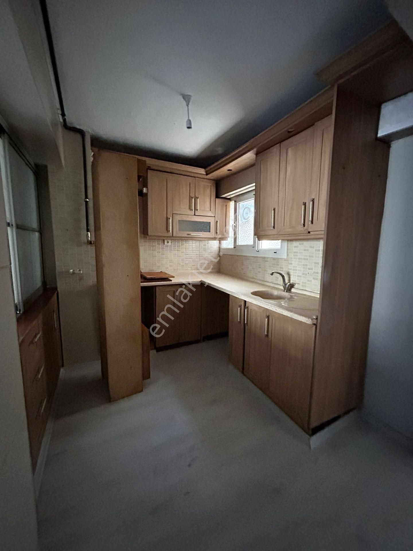 Turgutlu Satılık Özyurt Mah 90m2 2+1 Oda Zemin Üstü 1. Kat Tadilatlı Doğalgazlı Boyalı Daire