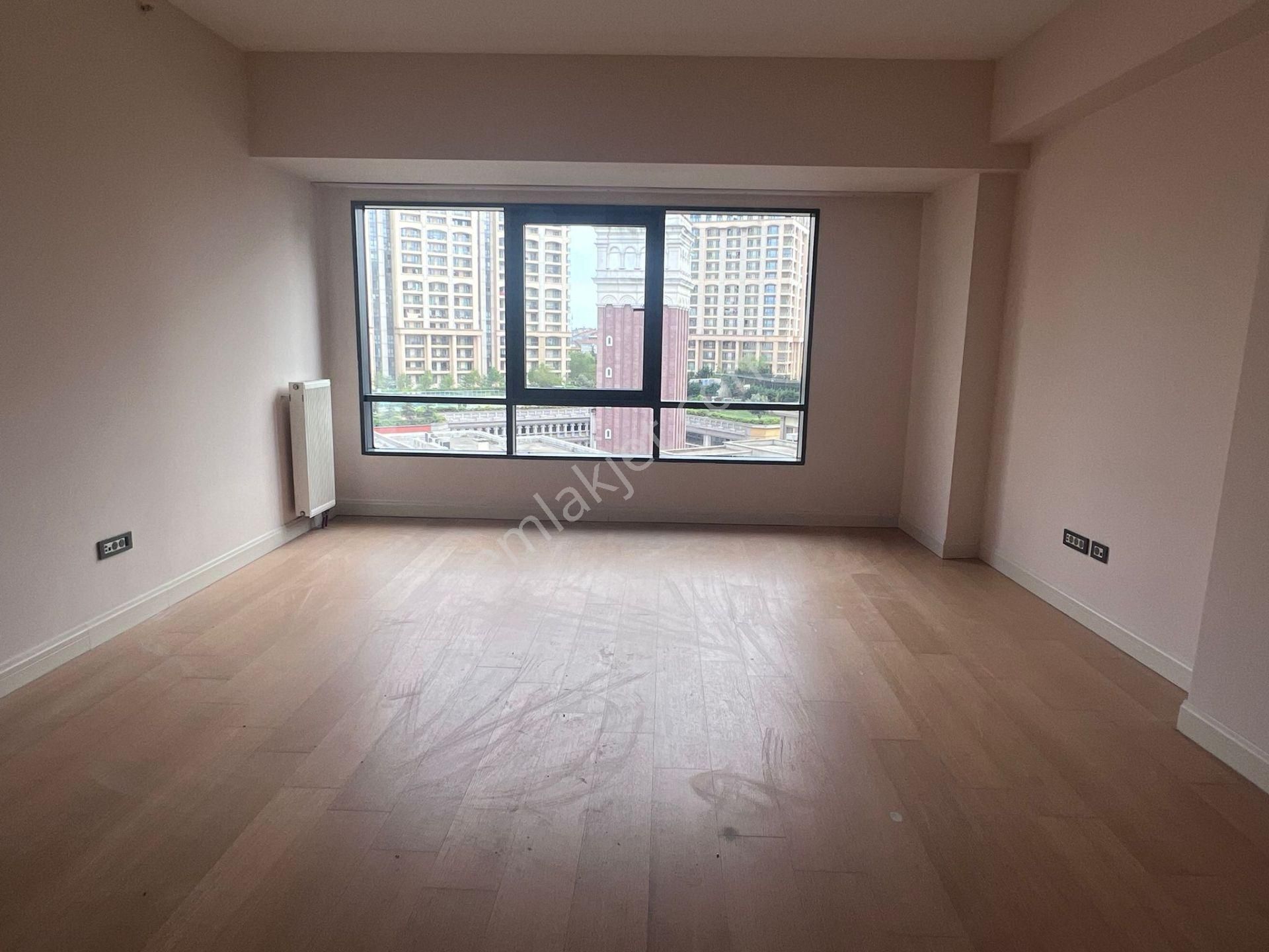 Kiptaş Venezia Mega Kiralık Boş Avm Mnzr.aylık Ödeme Kare Salon 1+1 Daire