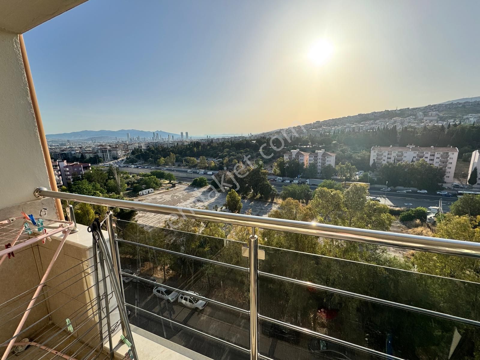 Bornova Evka 3 Metro Ve 29 Mayıs Koleji Yakını Kiralık 3+1 Daire