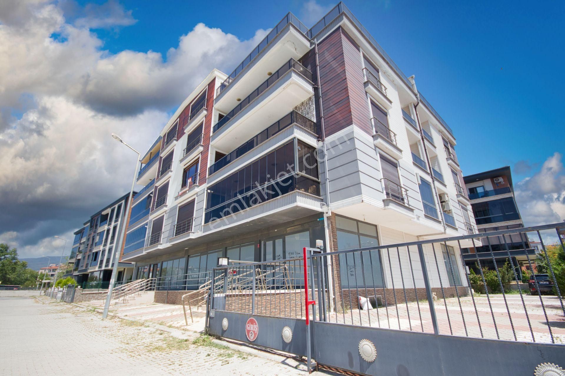 🛑🛑aktif'ten Akçay'da Satılık Harika Manzaralı Arakat Kombili Otoparklı 3+1 Daire