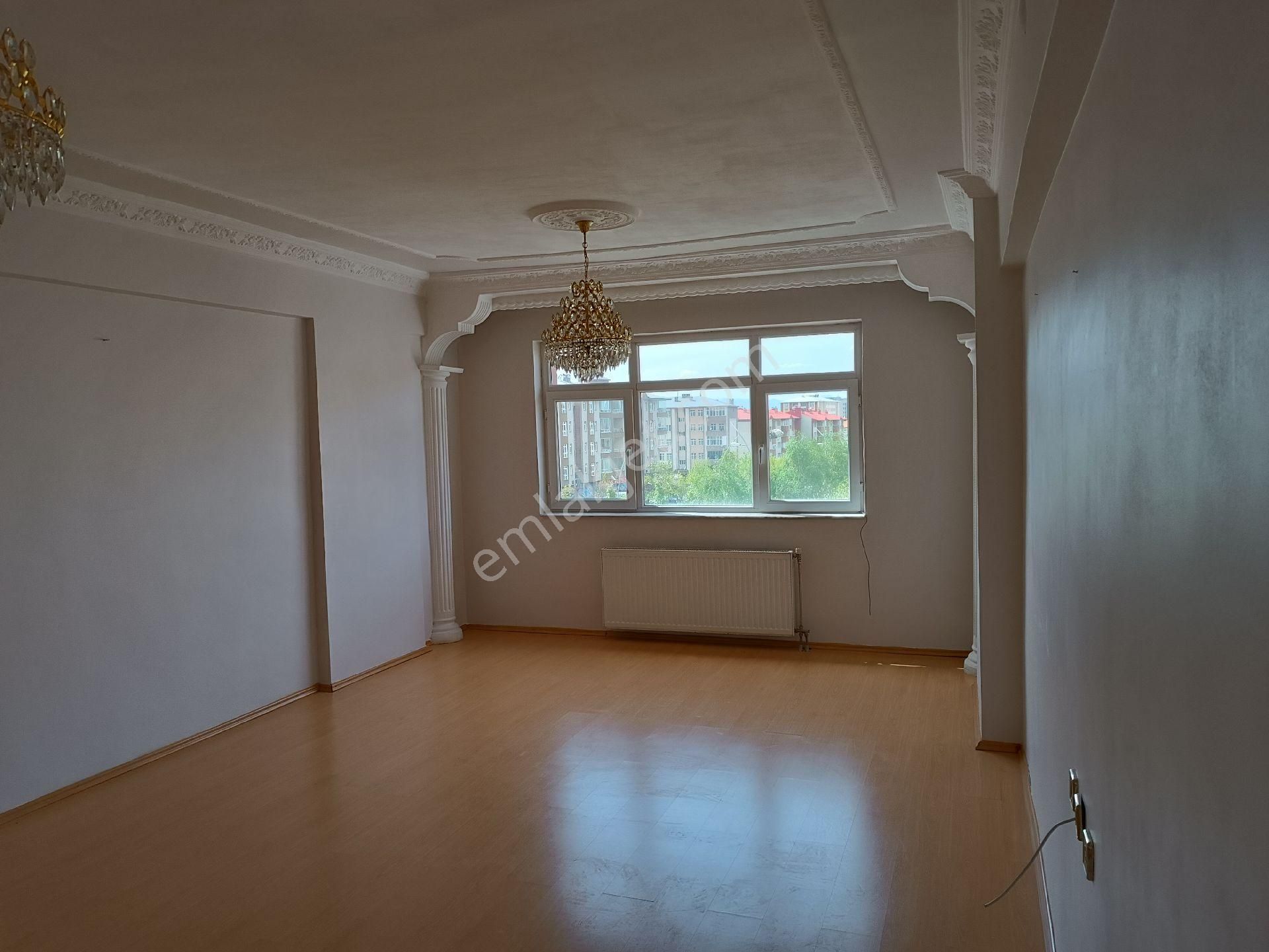 Yıldızkent Üst Yol Merkezde Satılık 3 Artı 1 Arakat Daire.