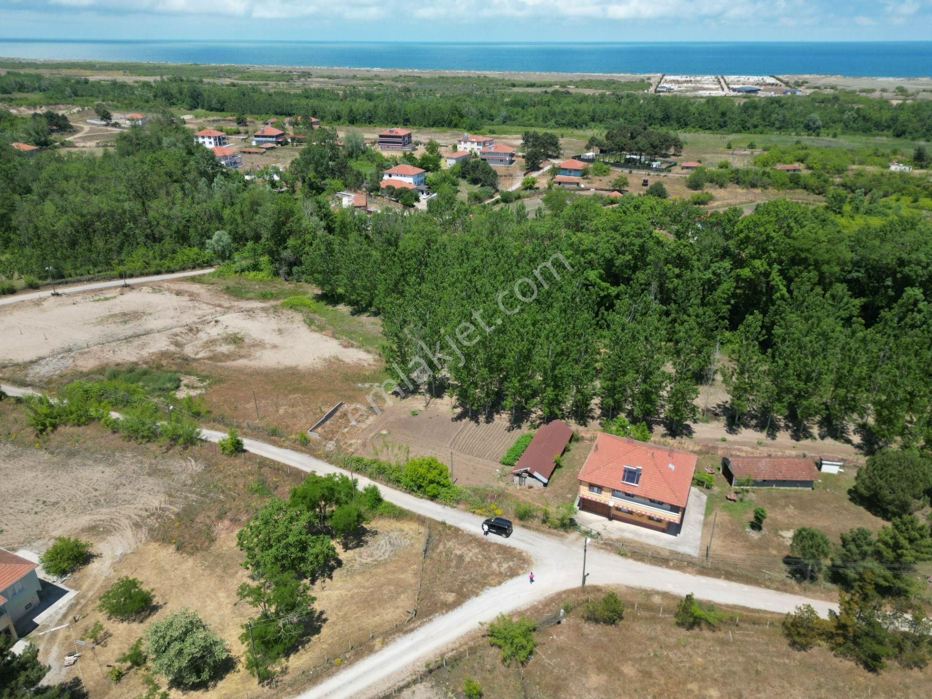 Denizköyde Yol Cephe Denize 400m 5 Dönüm Yatırımlık Fırsat Arsa