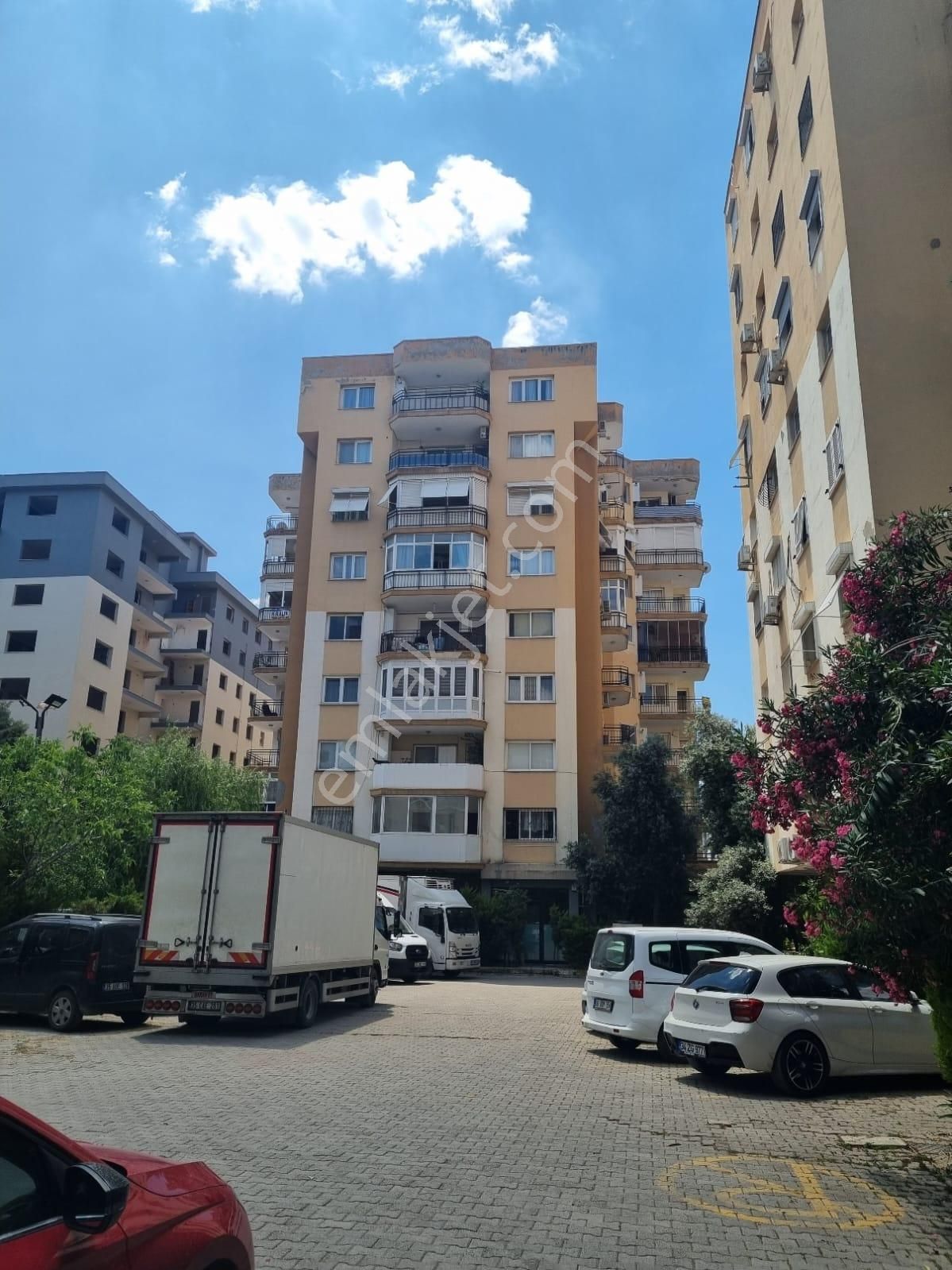 İzmir Bayraklı Site İçerisinde 3+1 Ara Kat Daire