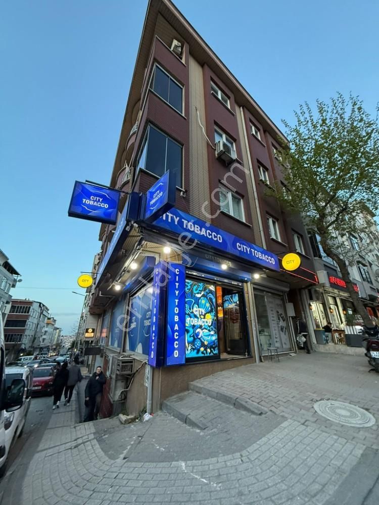 Satılık Paşa Çayırı Cad 24 Metre Cepheli Köşe Dükkan