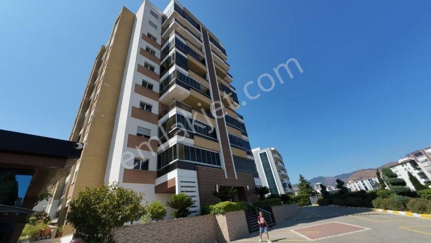 Karşıyaka Örnekköyde Site İçinde 3+1 Kiralık Daire