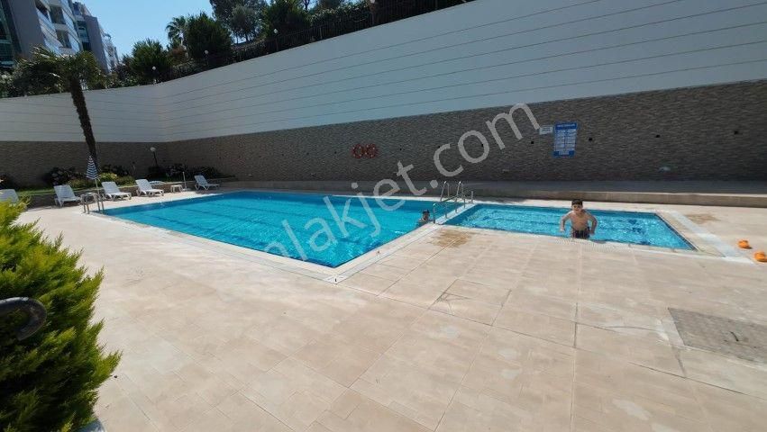 Karşıyaka Örnekköyde Site İçinde 3+1 Kiralık Daire