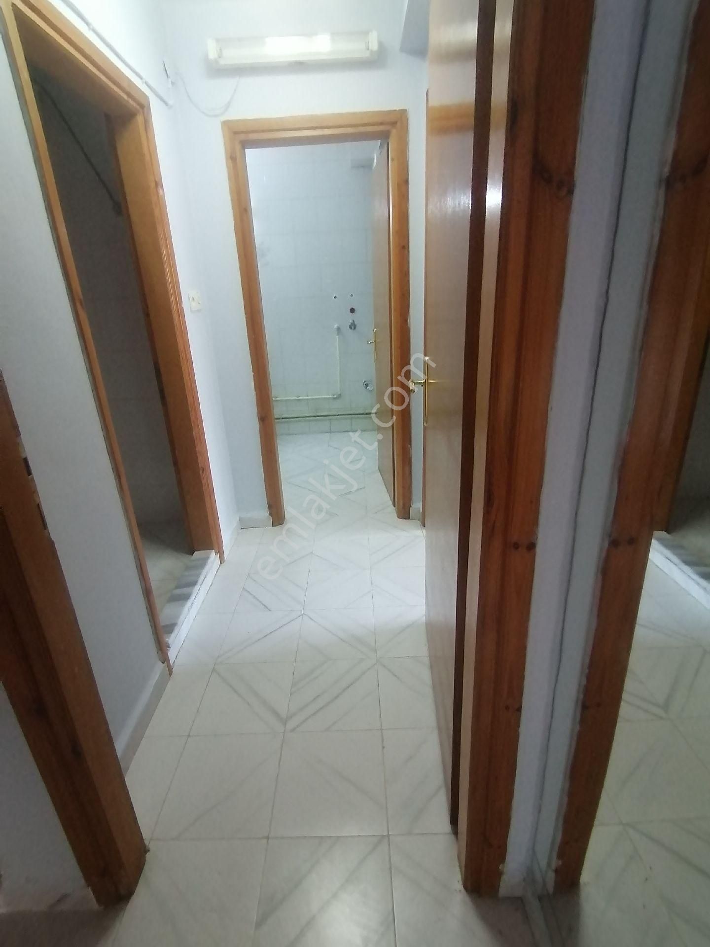 Ümraniye Tepeüstü 1.kat Asansörr Mevcut Temiz Boyalı Geniş Dairemmetroyürüme Mesafesi - Görsel 25