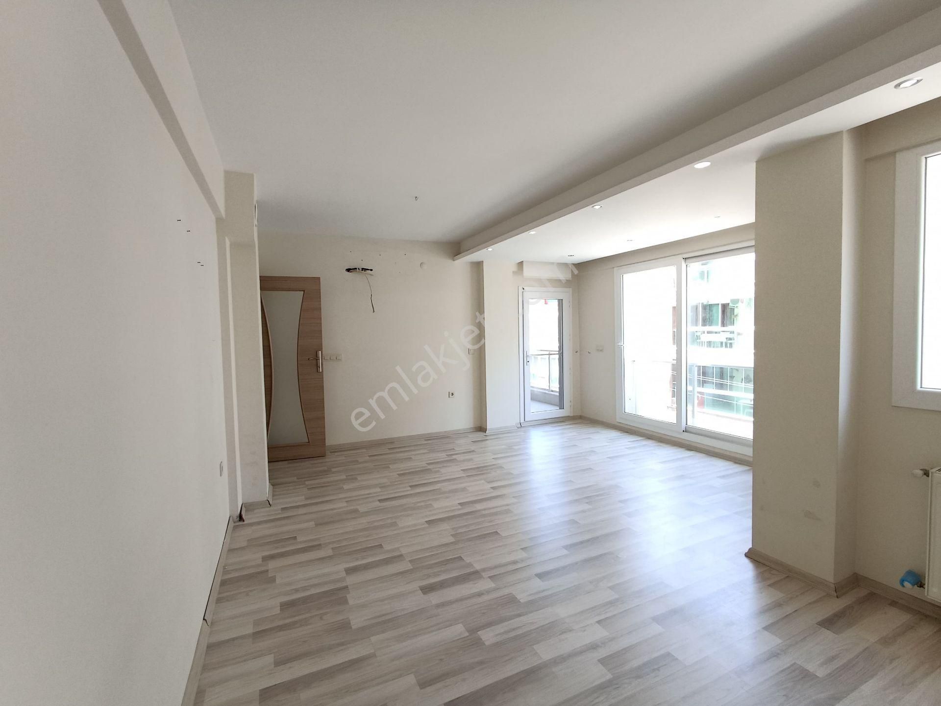 Karşıyaka Ahmet Piriştina K.m. Yakını Genç Binada 3+1 Kiralık Daire