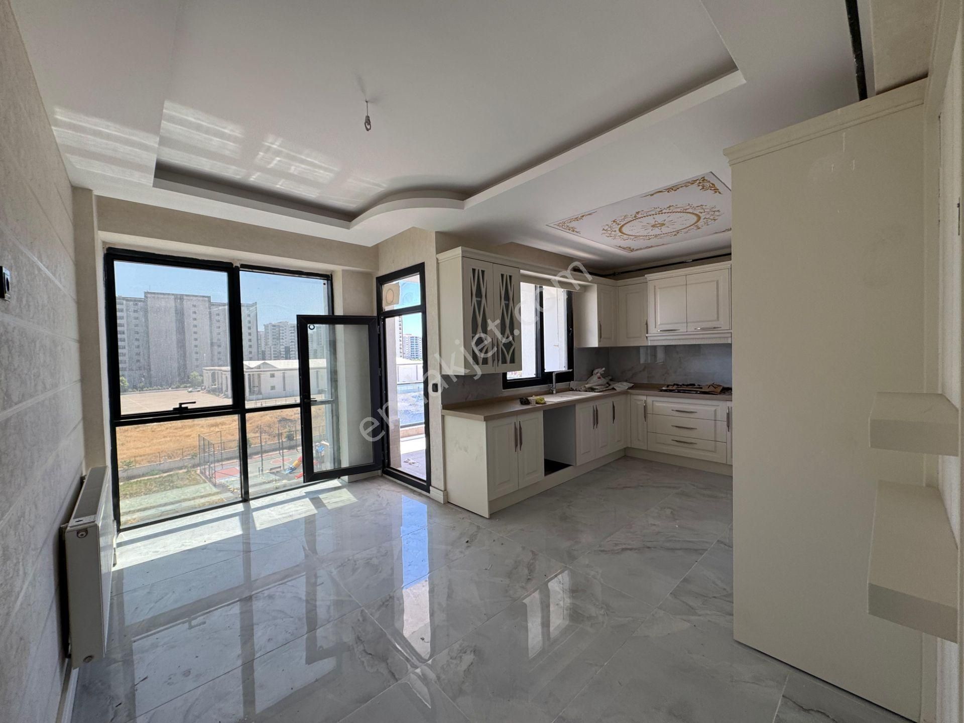 Tepe Yapı Kalitesiyle 3,5+1 Boş Taşınmaya Hazır Daire