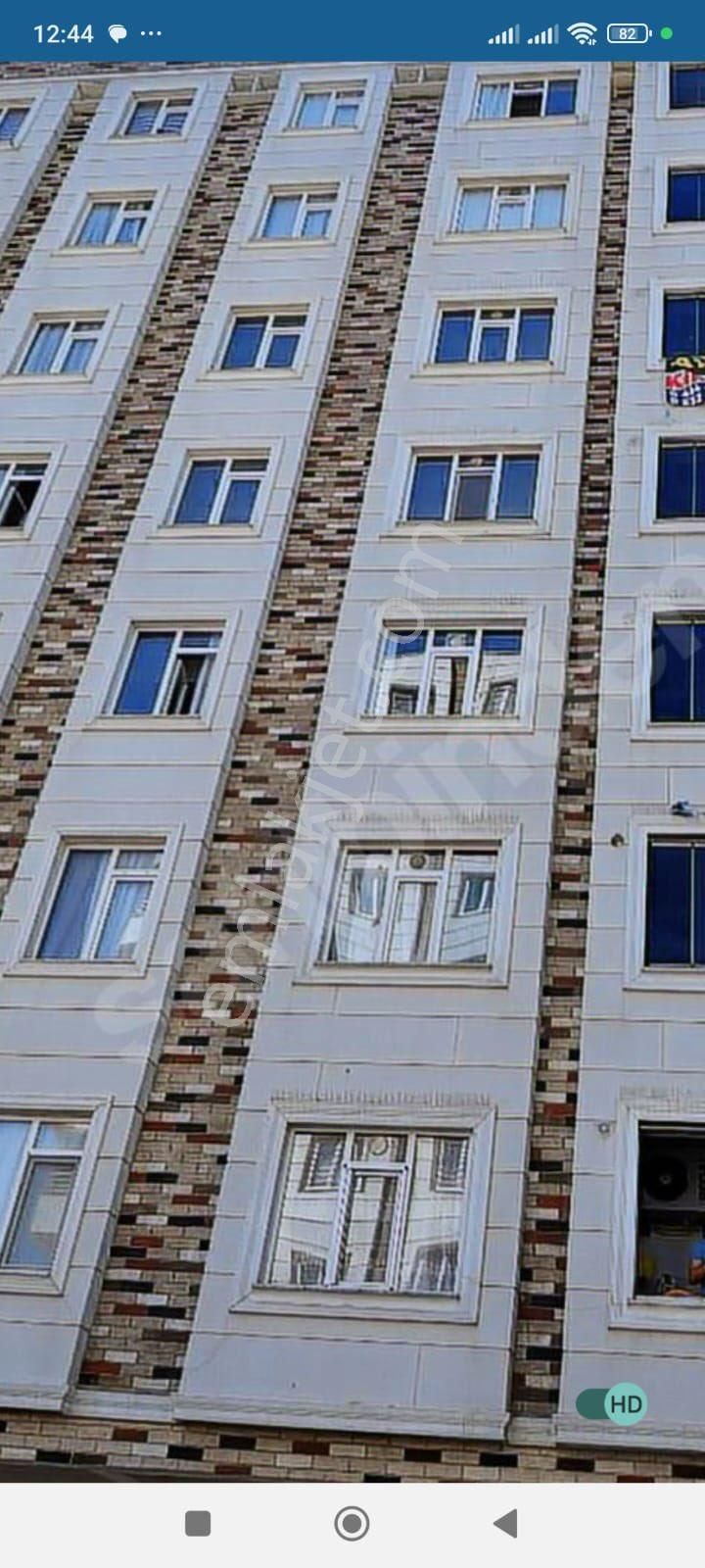 Barış Emlaktan Sırın Karşıyakada Kiaralık 2+1 Daire