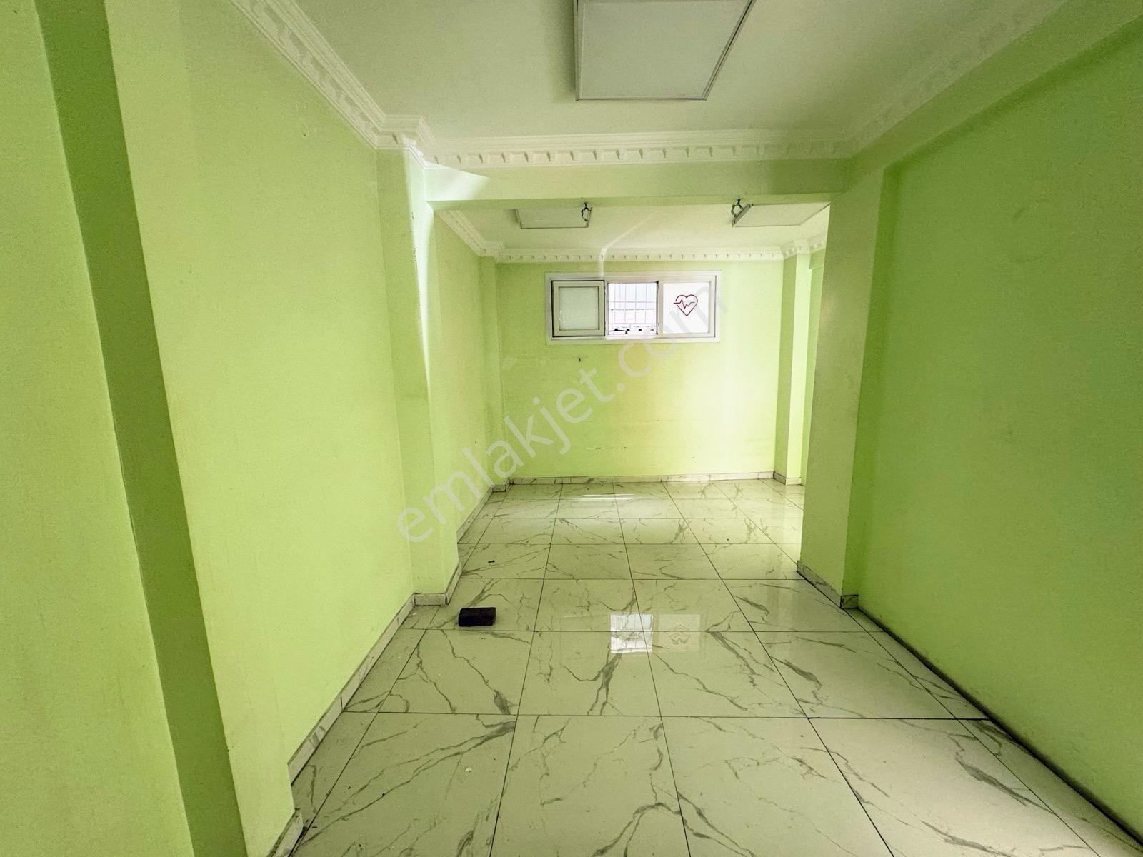 Bahçelievler Cumhuriyet Mah.kızılelma Cad.yakını 50 M2 Wc'li Mutfak'lı Krediye Uygun Satılık Dükkan