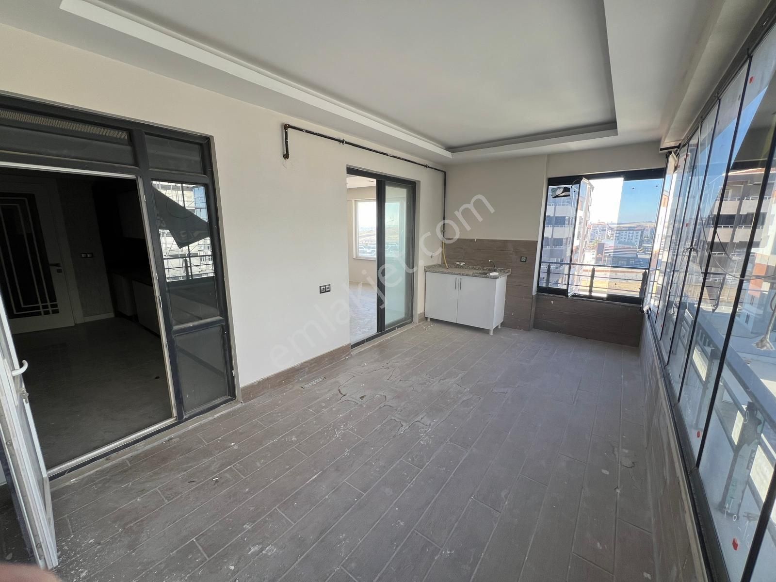 Emir Gayrimenkulden Alpaslanda Oturuma Hazır Sıfır 3+1 Daire