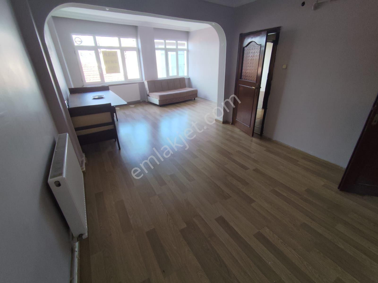 Kocamustafapaşa Sümbülefendi Derviş Mehmet Sok 2+1 Kat 3 Çıftcephe Satılık Daire