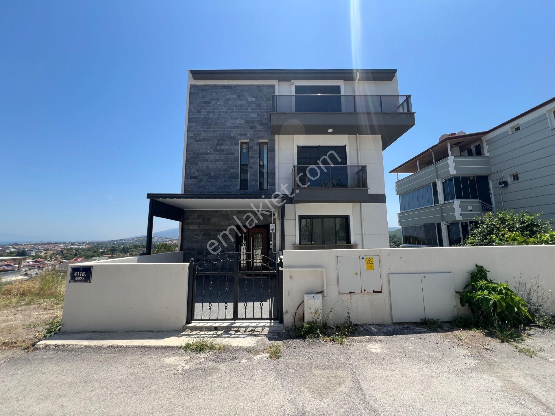 Urla Zeytinalanında Deniz Manzaralı 2+1 Daire