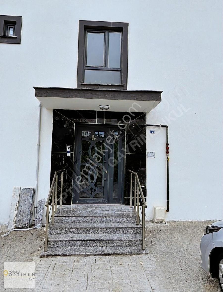Başiskele Yeşilyurt Mah Satılık 2+1 Çatı Dubleks Daire