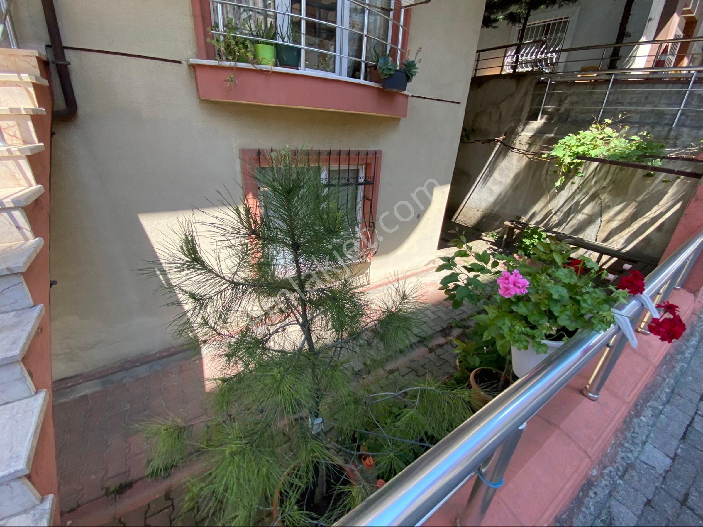 Armağanevlerde 1+1 Kiralık Daire Metroya Yakın