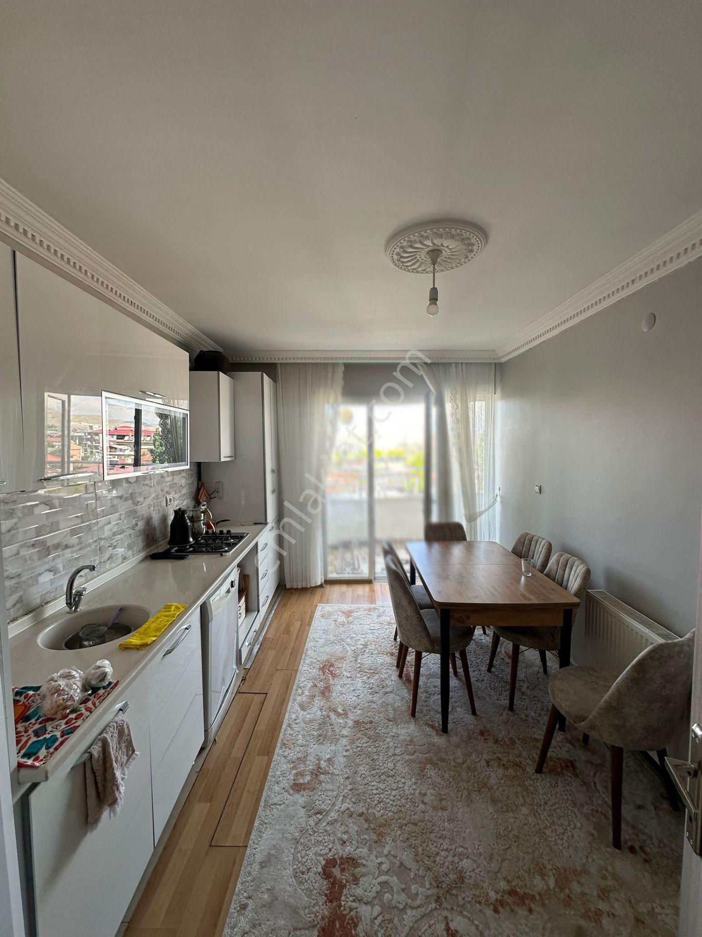 Selimbey Mahallesinde Site İçi 2+1 Satılık Daire