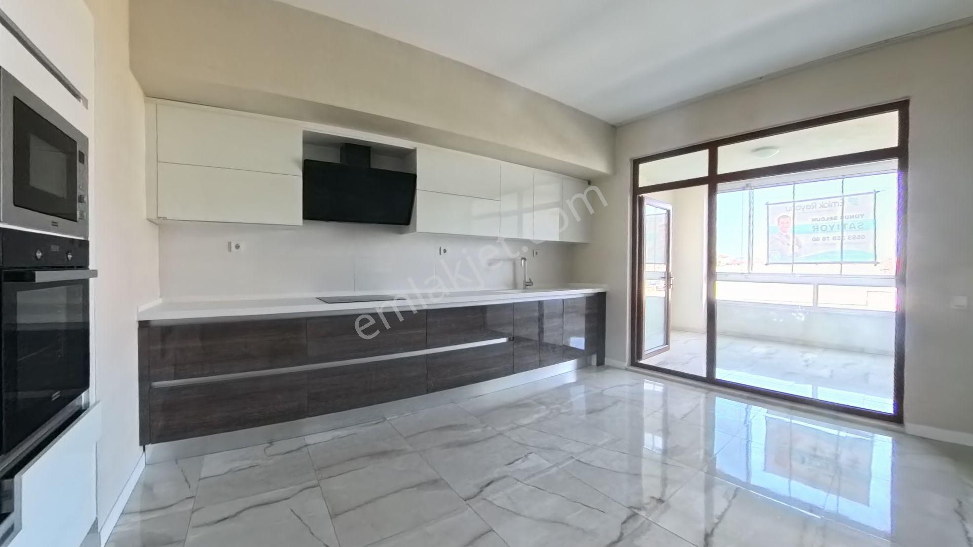 Şahmahal Konutlarında 4+1 Ara Kat Satılık Daire
