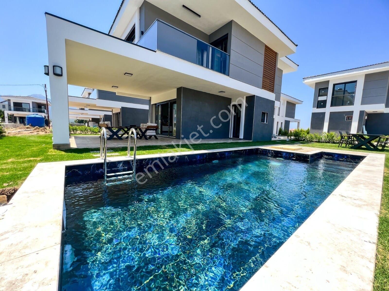 Kuşadası Güzelçamlı’da Sahile Yürüme Mesafesinde 3+1 150m2 Özel Havuzlu Müstakil Villa