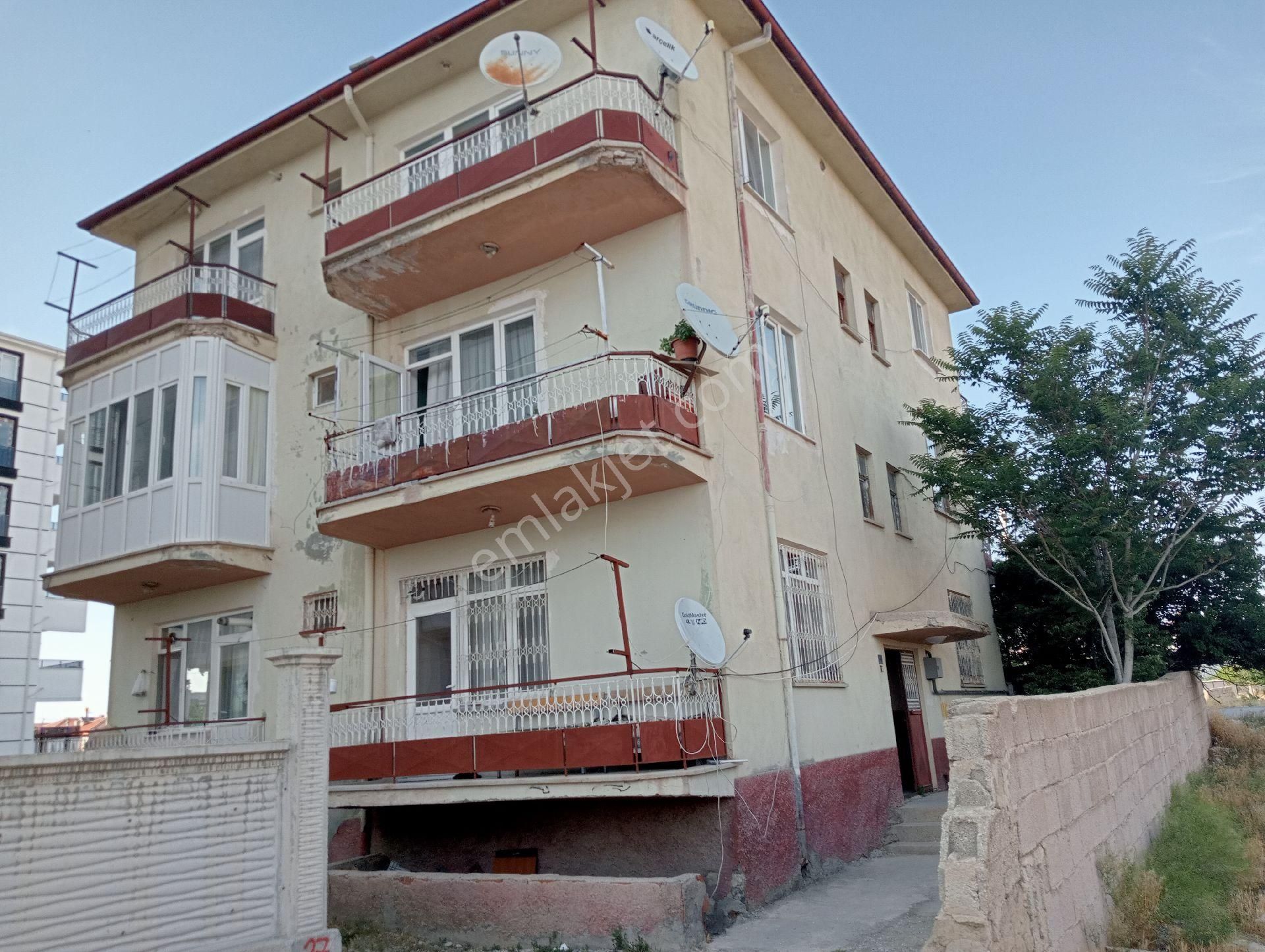 Otogar Yolu Üzerinde Satılık 3+1 Daire