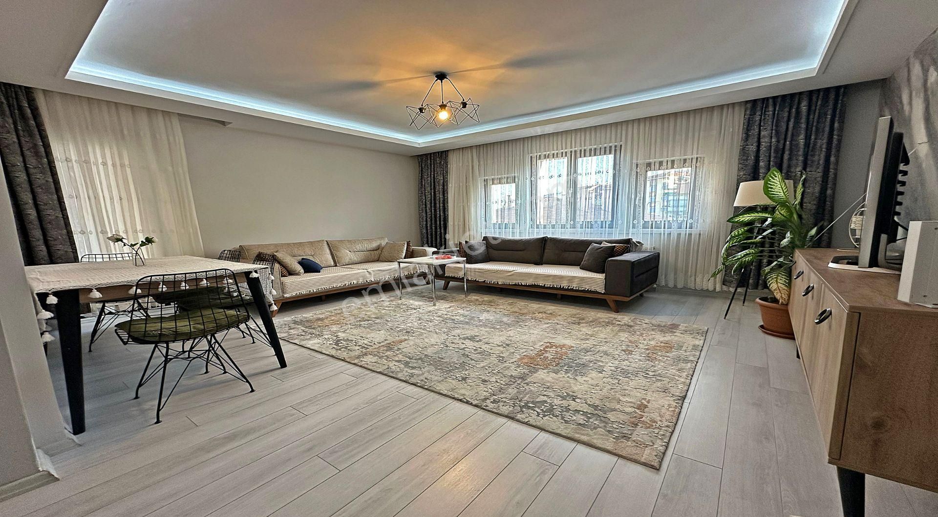 Komşu'dan Danışment Durağına Yakın Katta 3+1 Asansörlü Bağımsız