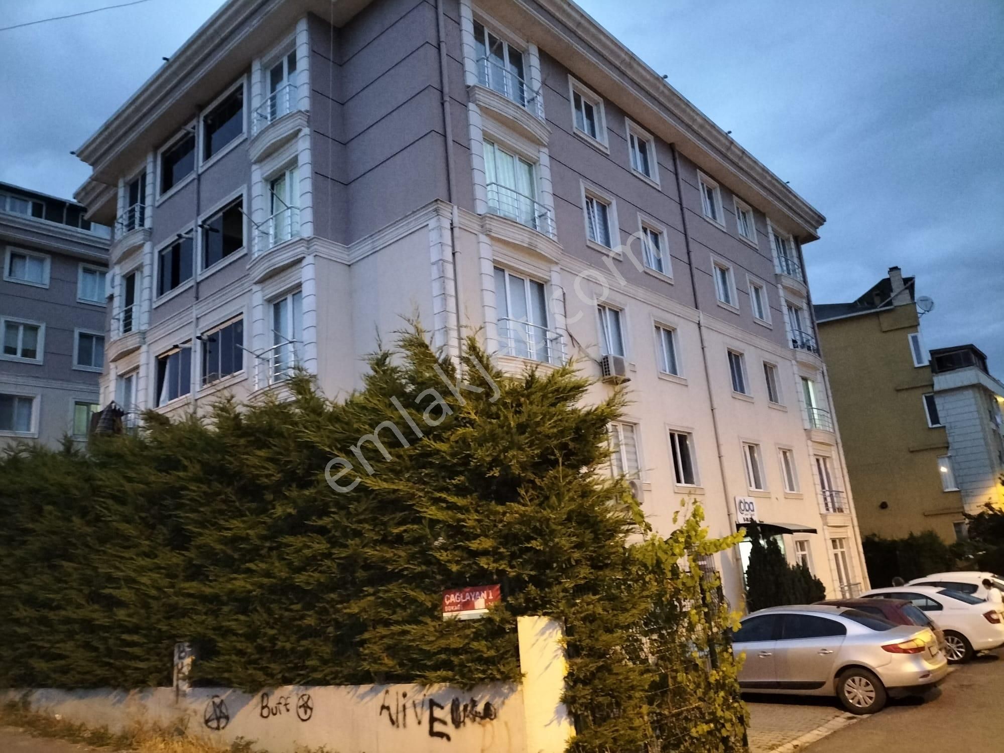 Büyükçekmece Hürriyet De Site İçerisinde Göl Ve Deniz Manzaralı Güney Cephe Daire