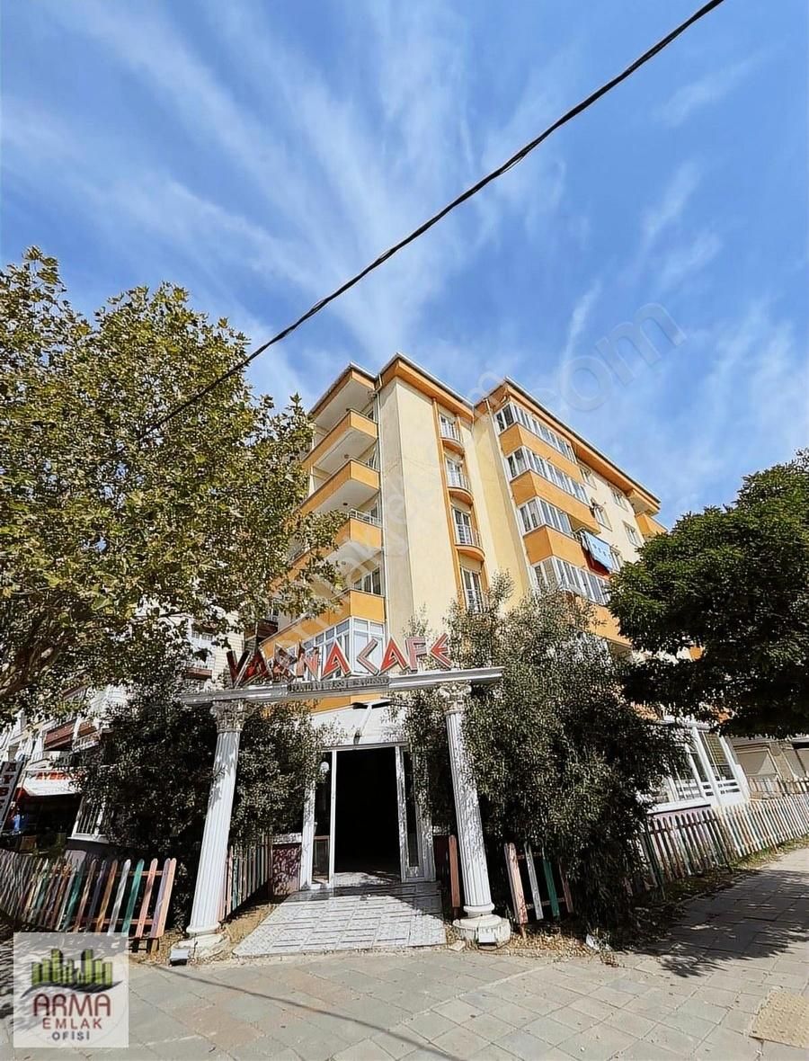 Cumhuriyet Parkına Cephe 3 Balkon/ebeveyn B. 3+1 Geniş Satılık