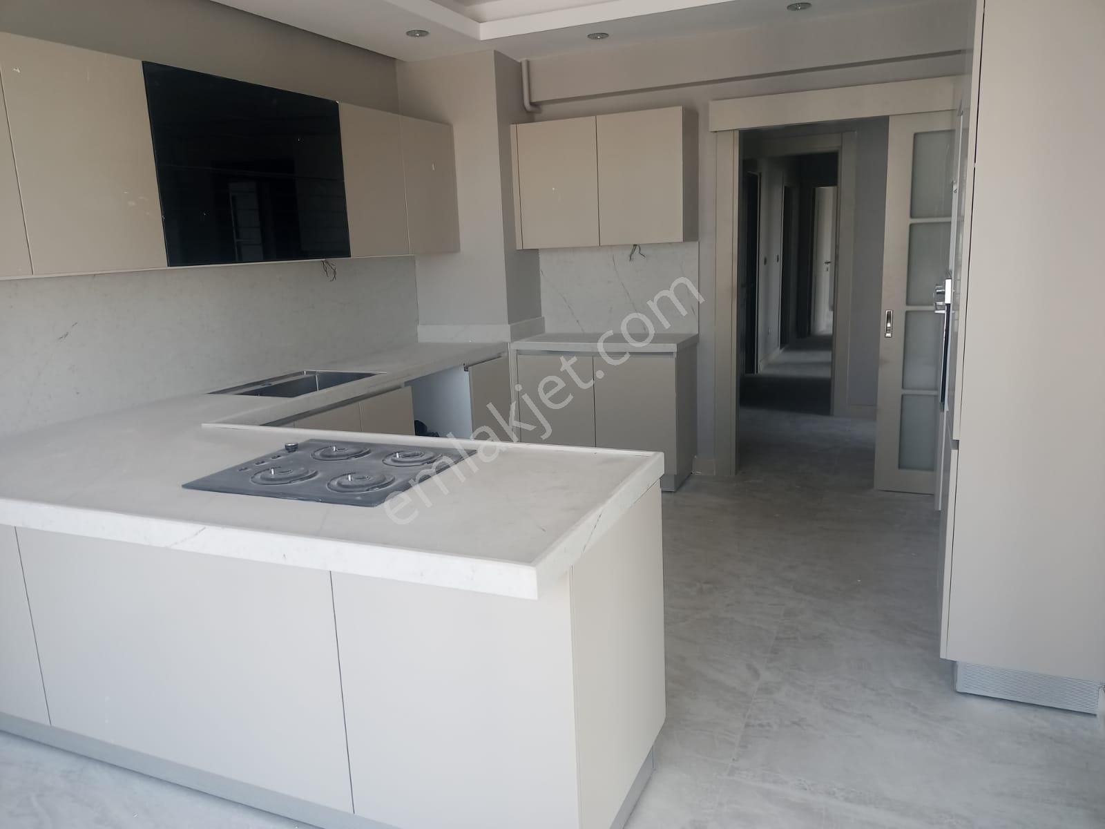 Güngör Caddesinde Ata Kule 3 Te Kiralık Daire